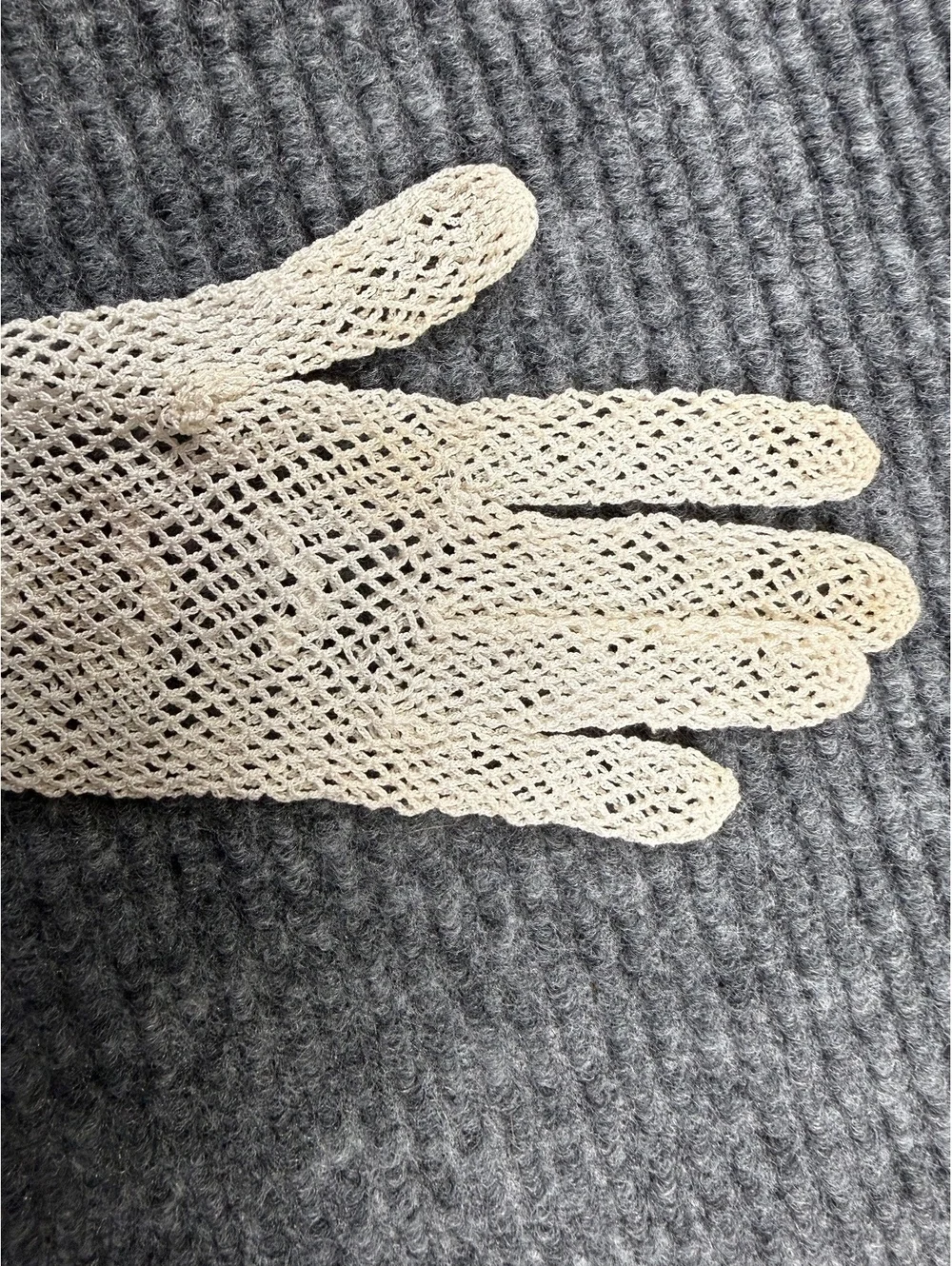 Vintage White Crochet Lace Gloves Floral Cuff Cotton Wedding Tea Party Costume